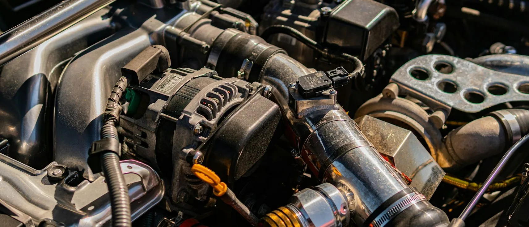 an engine on a stand — in-article, wide